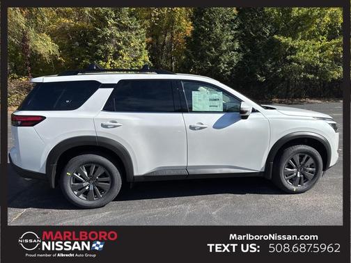 2025 Nissan Pathfinder SV