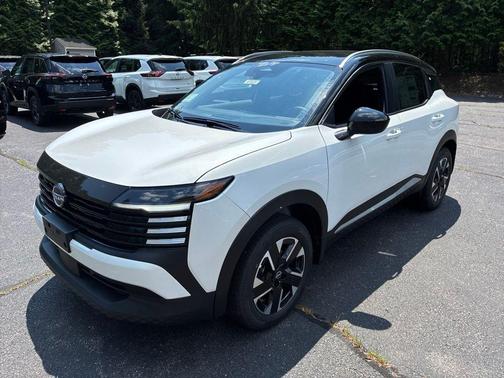 Aspen White / Super Black 2026 Nissan Kicks SV