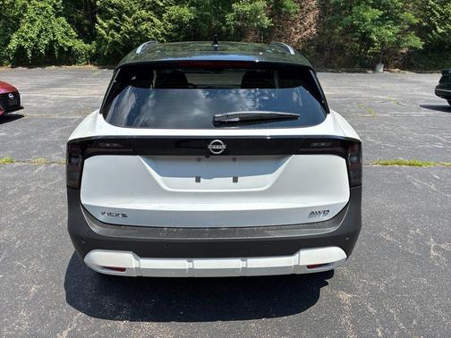 Aspen White / Super Black 2026 Nissan Kicks SV