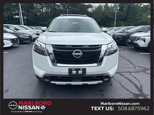 2025 Nissan Pathfinder SL