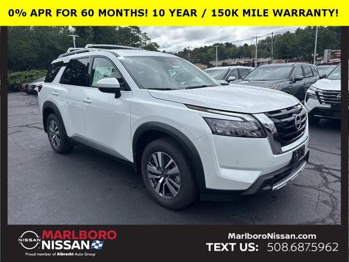 2025 Nissan Pathfinder SL