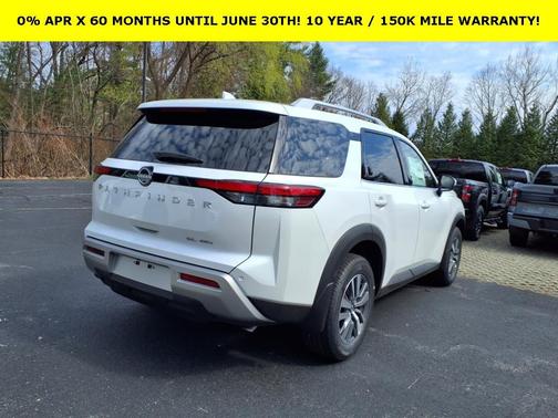 2025 Nissan Pathfinder SL