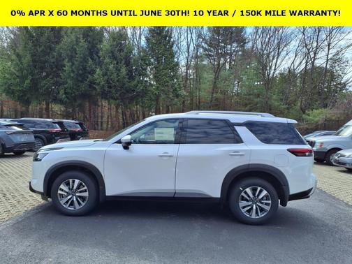 2025 Nissan Pathfinder SL