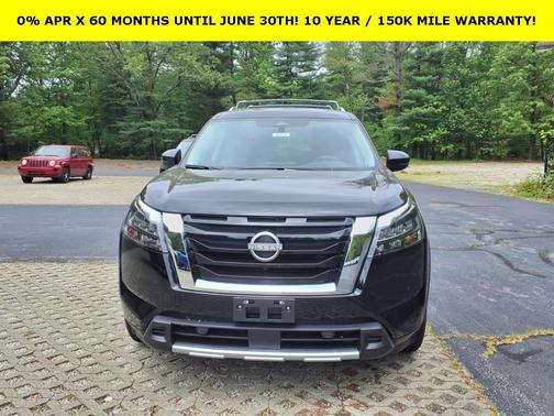 2025 Nissan Pathfinder SL