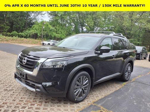 2025 Nissan Pathfinder SL