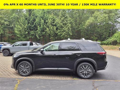 2025 Nissan Pathfinder SL