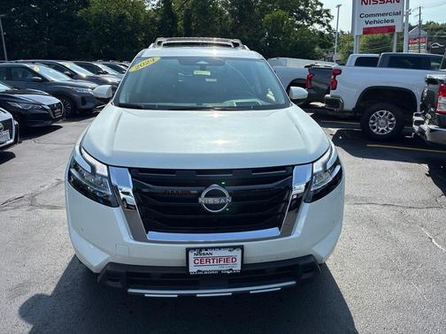 White 2024 Nissan Pathfinder Platinum