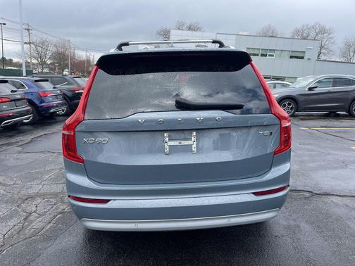 Thunder Gray Metallic 2022 Volvo XC90 T5 Momentum 7 Passenger