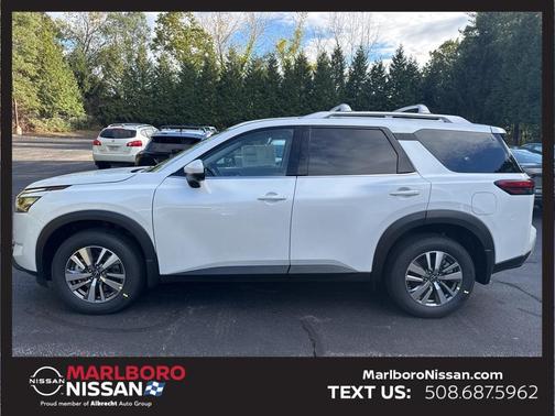 2025 Nissan Pathfinder SL
