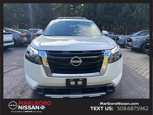 2025 Nissan Pathfinder SL