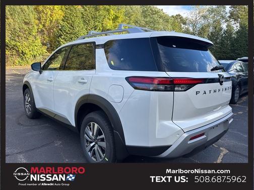 2025 Nissan Pathfinder SL
