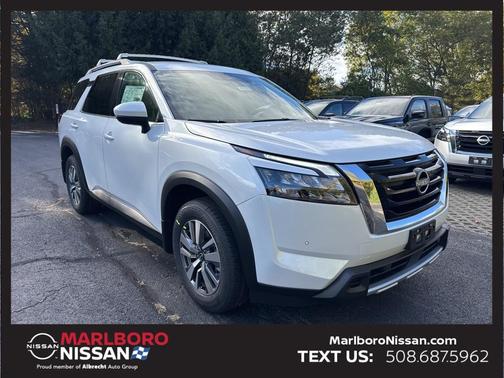2025 Nissan Pathfinder SL