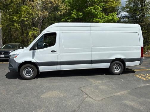 White 2022 Mercedes-Benz Sprinter 3500 170 WB