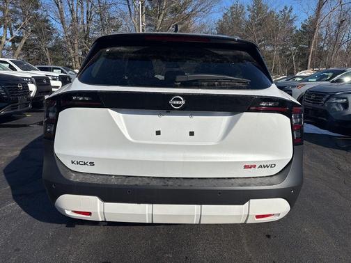 2026 Nissan Kicks SR