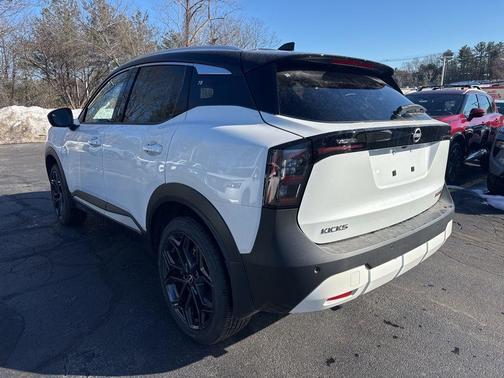 2026 Nissan Kicks SR