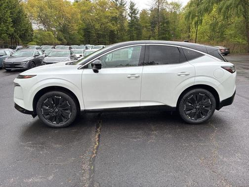 White / Black 2026 Nissan Murano Platinum