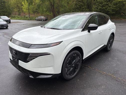 White / Black 2026 Nissan Murano Platinum