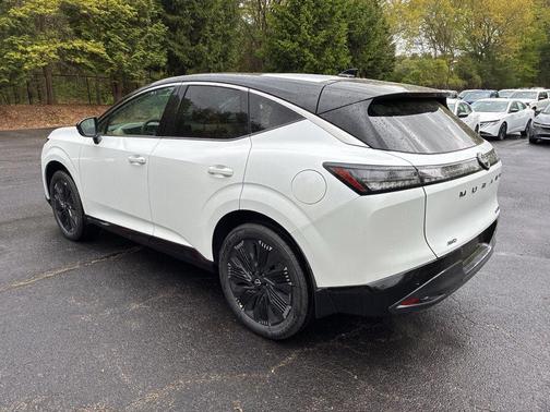 White / Black 2026 Nissan Murano Platinum