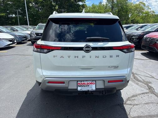 White 2024 Nissan Pathfinder Platinum