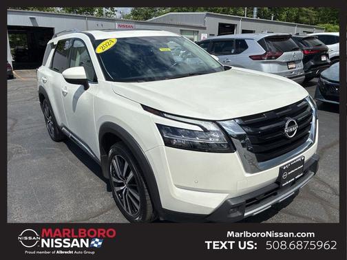 White 2024 Nissan Pathfinder Platinum