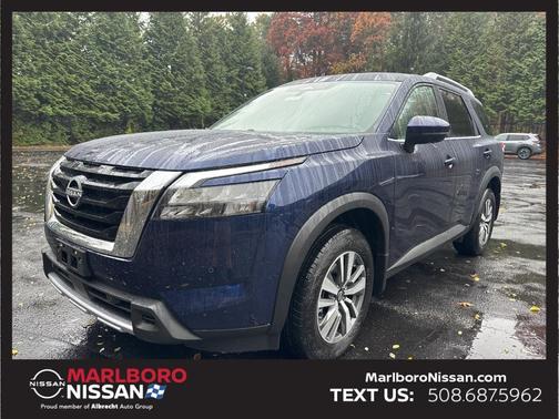2025 Nissan Pathfinder SL
