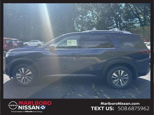 2025 Nissan Pathfinder SL