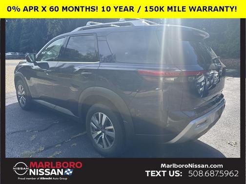 2025 Nissan Pathfinder SL