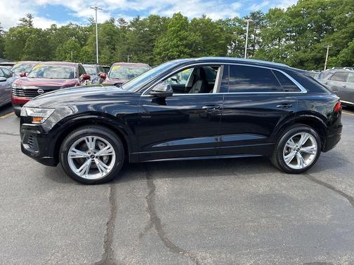 Mythos Black Metallic 2023 Audi Q8 55 Premium Plus