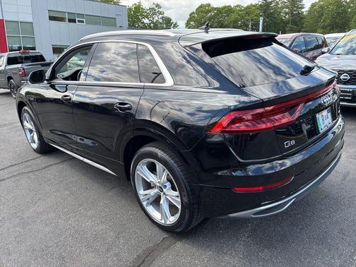Mythos Black Metallic 2023 Audi Q8 55 Premium Plus