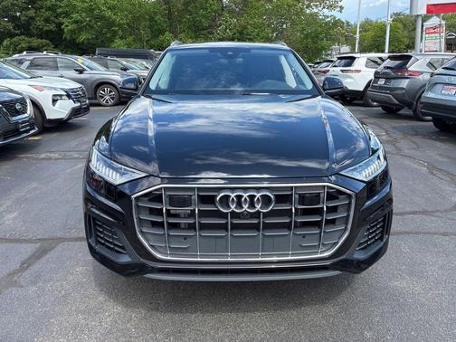 Mythos Black Metallic 2023 Audi Q8 55 Premium Plus