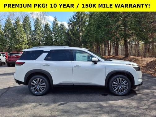 2025 Nissan Pathfinder SL