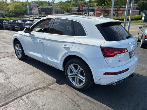 Ibis White 2023 Audi Q5 e 55 S line quattro Premium