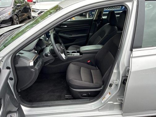 Brilliant Silver Metallic 2024 Nissan Altima 2.5 SV