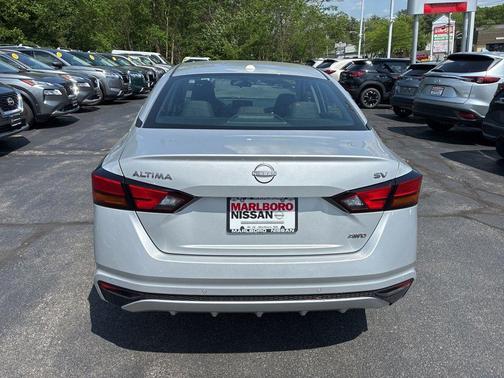 Brilliant Silver Metallic 2024 Nissan Altima 2.5 SV
