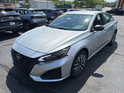 Brilliant Silver Metallic 2024 Nissan Altima 2.5 SV