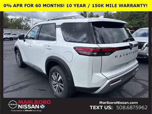 2025 Nissan Pathfinder SL