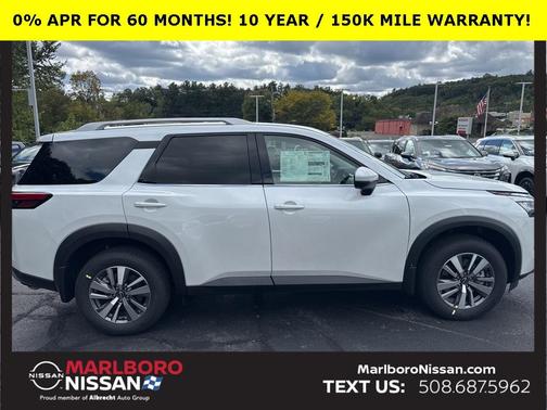 2025 Nissan Pathfinder SL