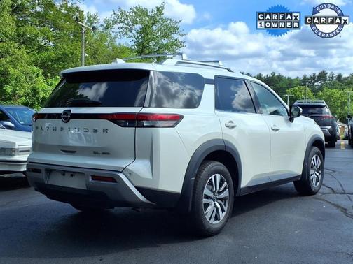 2022 Nissan Pathfinder SL