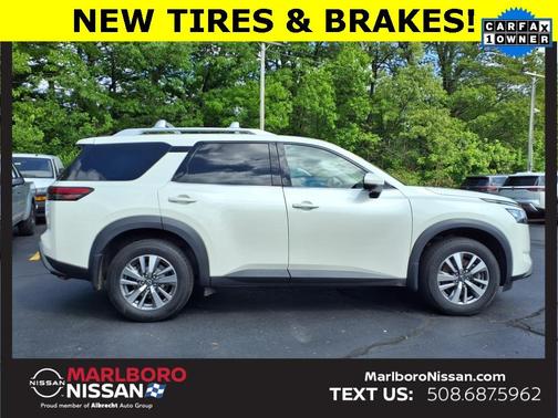 2022 Nissan Pathfinder SL