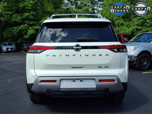 2022 Nissan Pathfinder SL