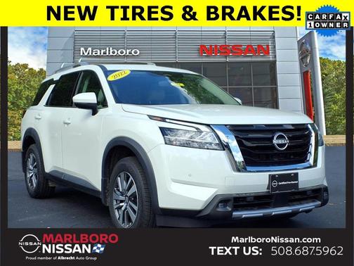 2022 Nissan Pathfinder SL