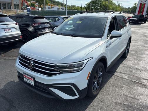 Pure White 2022 Volkswagen Tiguan 2.0T SE