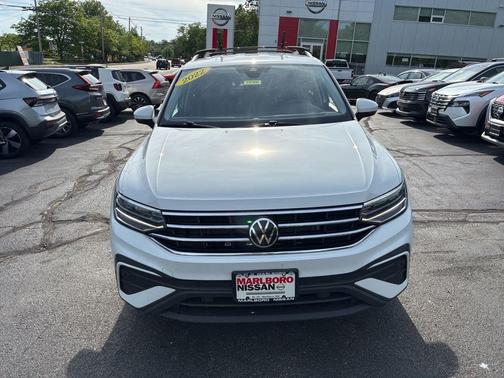 Pure White 2022 Volkswagen Tiguan 2.0T SE