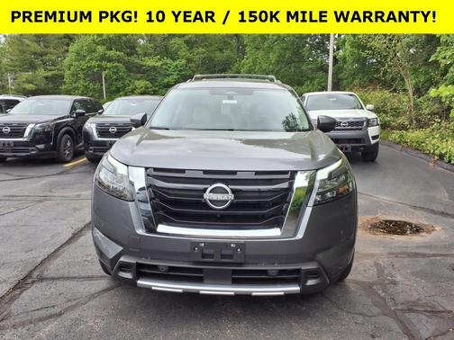 2025 Nissan Pathfinder SL