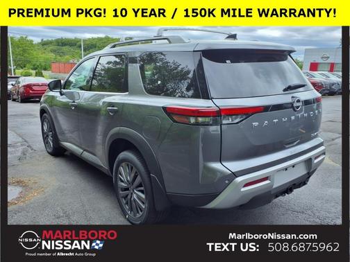 2025 Nissan Pathfinder SL
