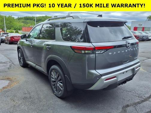 2025 Nissan Pathfinder SL