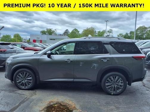 2025 Nissan Pathfinder SL