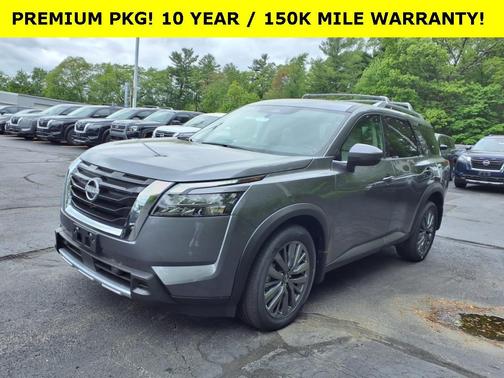 2025 Nissan Pathfinder SL