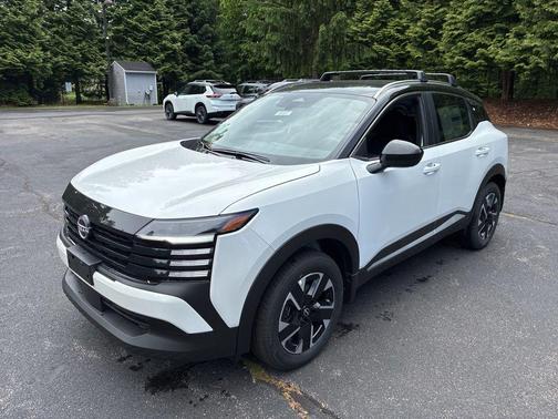 2t Wht Blk Roof 2026 Nissan Kicks SV
