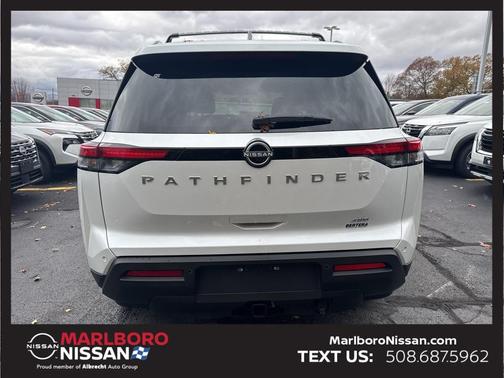 2025 Nissan Pathfinder SV